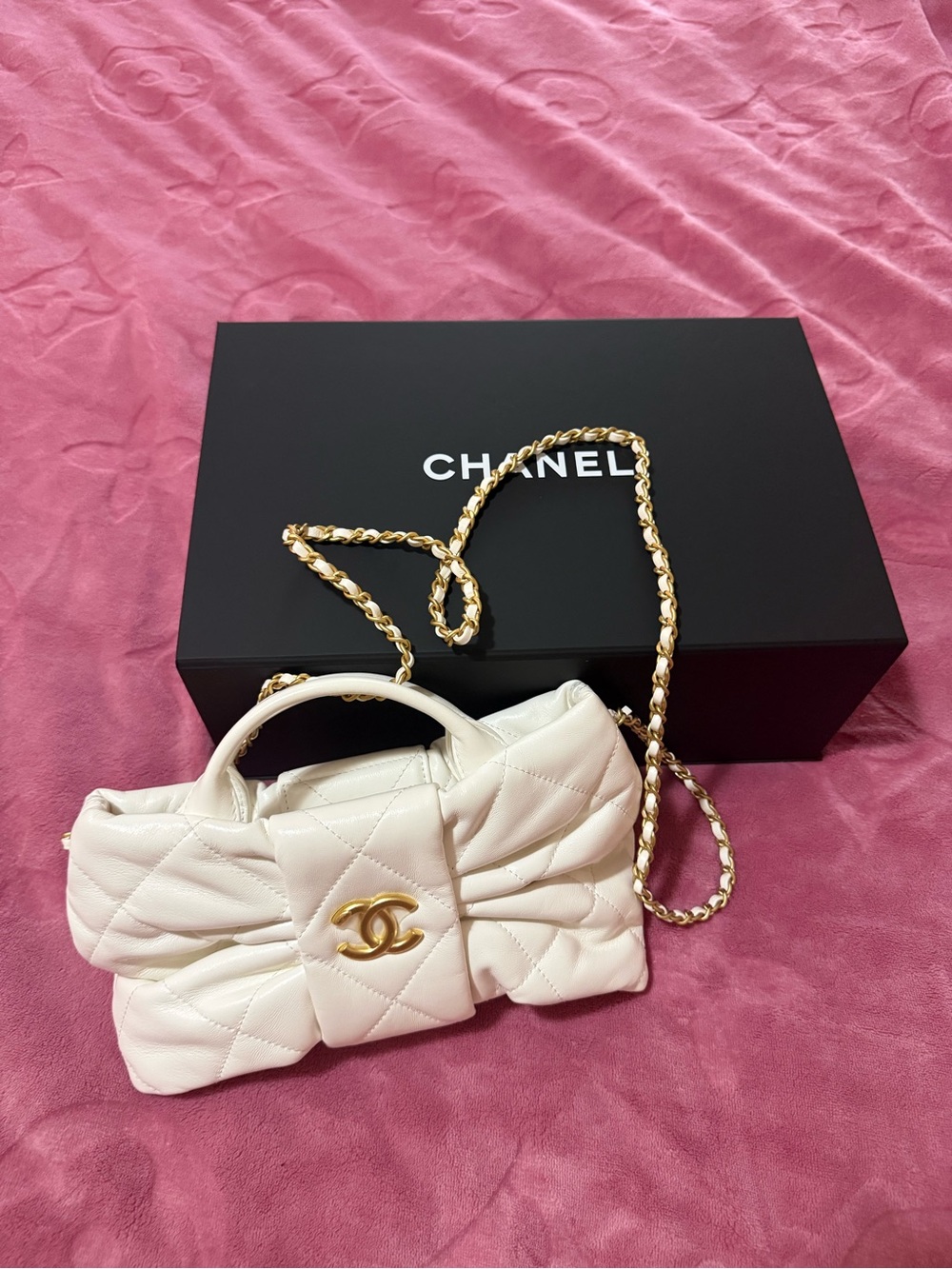 CHANEL Cream Quilted Bow Shoulder Bag with Gold Chain Strap